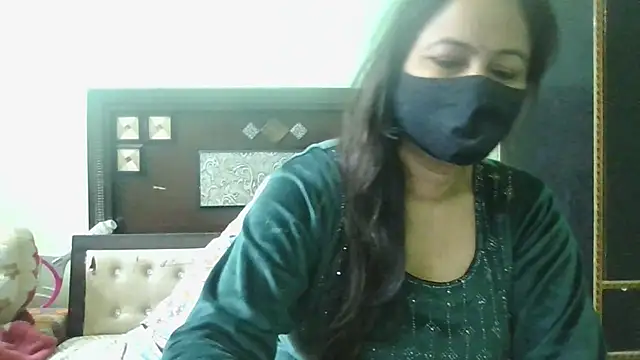 Snapshot of couplesuni chatting on 12-02-24, 03:47 couplesuni online show from 12-02-24, 03:47