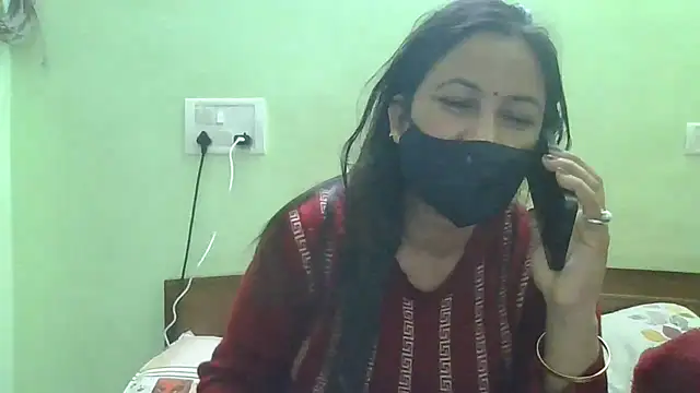 Snapshot of couplesuni chatting on 12-19-24, 10:56 couplesuni online show from 12-19-24, 10:56