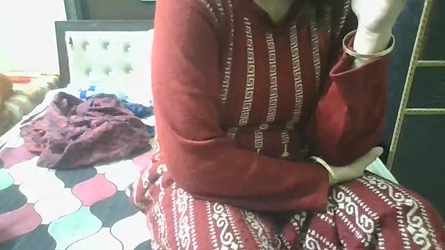 Snapshot of couplesuni chatting on 12-20-24, 10:49 couplesuni online show from 12-20-24, 10:49