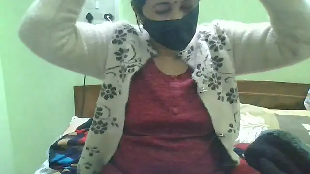 Snapshot of couplesuni chatting on 12-22-24, 09:33 couplesuni online show from 12-22-24, 09:33