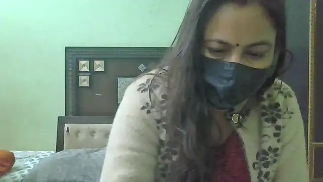 Snapshot of couplesuni chatting on 12-23-24, 03:29 couplesuni online show from 12-23-24, 03:29