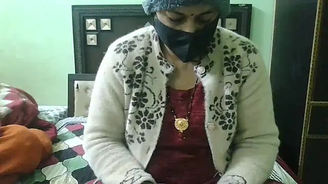 Snapshot of couplesuni chatting on 12-24-24, 04:00 couplesuni online show from 12-24-24, 04:00