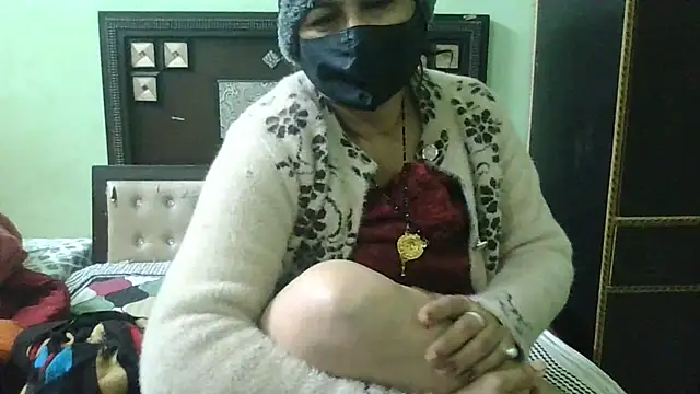 Snapshot of couplesuni chatting on 12-24-24, 07:06 couplesuni online show from 12-24-24, 07:06