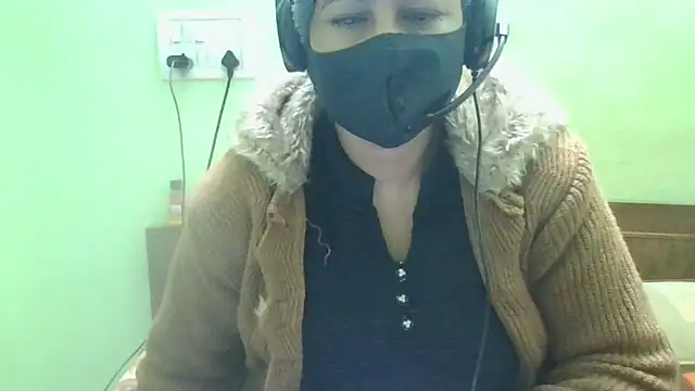 Snapshot of couplesuni chatting on 01-16-25, 07:28 couplesuni online show from 01-16-25, 07:28