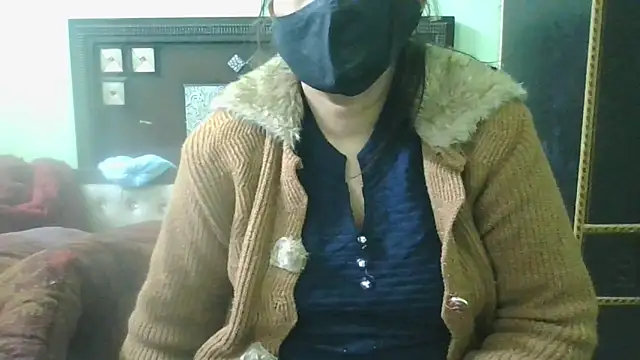 Snapshot of couplesuni chatting on 01-16-25, 11:26 couplesuni online show from 01-16-25, 11:26