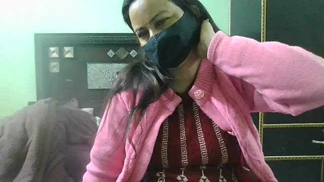 Snapshot of couplesuni chatting on 01-17-25, 04:06 couplesuni online show from 01-17-25, 04:06