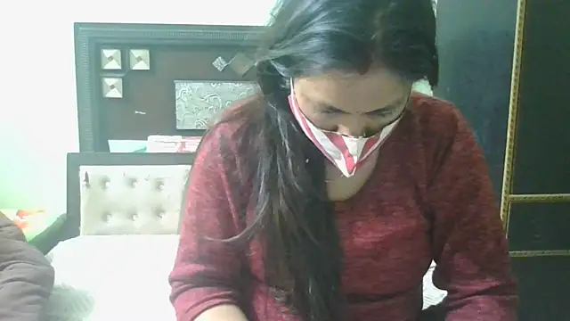 Snapshot of couplesuni chatting on 02-21-25, 10:28 couplesuni online show from 02-21-25, 10:28