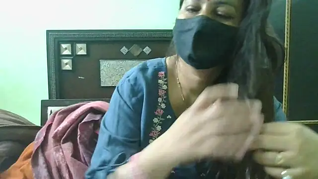 Snapshot of couplesuni chatting on 03-03-25, 05:42 couplesuni online show from 03-03-25, 05:42