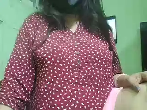 Snapshot of couplesuni chatting on 03-18-25, 04:47 couplesuni online show from 03-18-25, 04:47