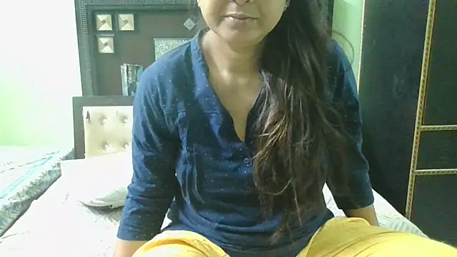 Snapshot of couplesuni chatting on 03-20-25, 03:56 couplesuni online show from 03-20-25, 03:56