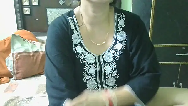 Snapshot of couplesuni chatting on 09-27-25, 07:57 couplesuni online show from 09-27-25, 07:57