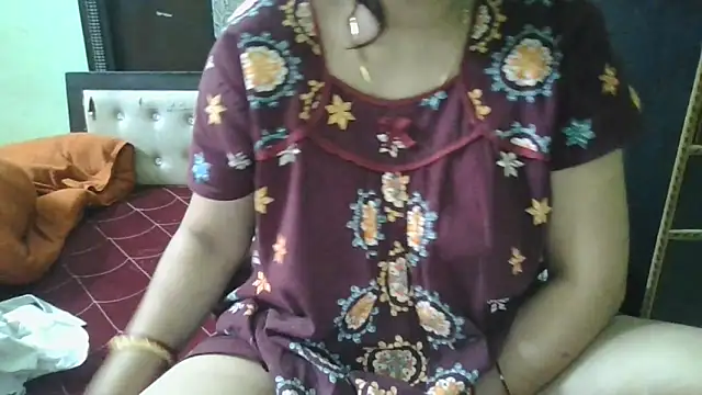 Snapshot of couplesuni chatting on 10-04-25, 09:18 couplesuni online show from 10-04-25, 09:18