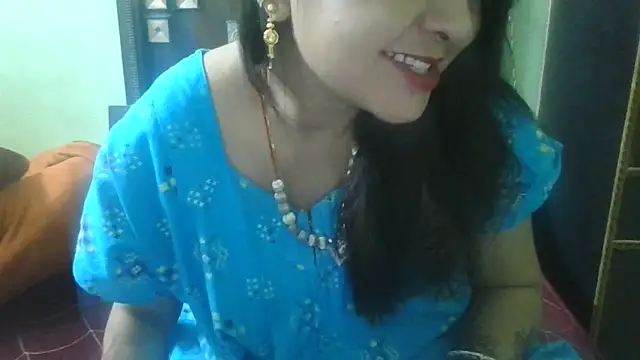 Snapshot of couplesuni chatting on 10-13-25, 10:48 couplesuni online show from 10-13-25, 10:48