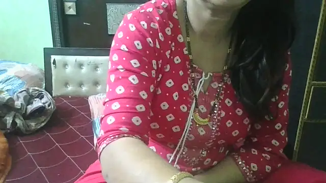 Snapshot of couplesuni chatting on 10-25-25, 03:36 couplesuni online show from 10-25-25, 03:36