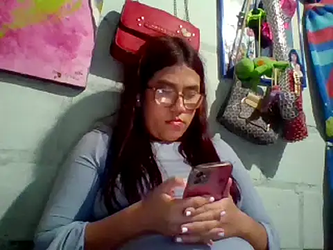 Snapshot of dafne19_ chatting on 01-13-25, 06:49 dafne19  online show from 01-13-25, 06:49
