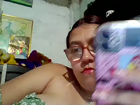 Snapshot of dafne19_ chatting on 02-21-25, 05:56 dafne19  online show from 02-21-25, 05:56