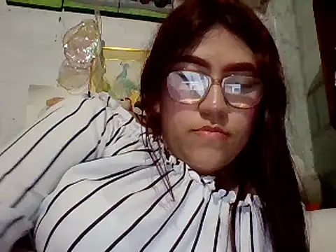 Snapshot of dafne19_ chatting on 03-13-25, 02:27 dafne19  online show from 03-13-25, 02:27