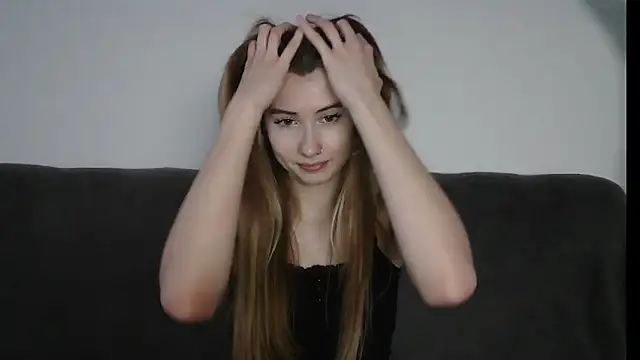 ErikaShyy online show from 12-26-24, 01:10