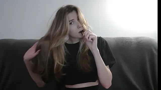 ErikaShyy online show from 02-06-25, 02:15