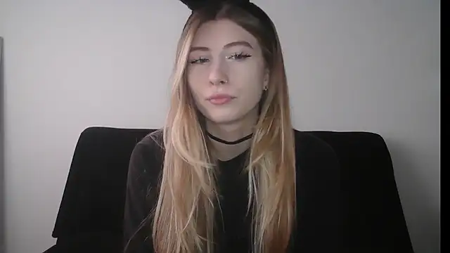 ErikaShyy online show from 10-08-25, 10:57