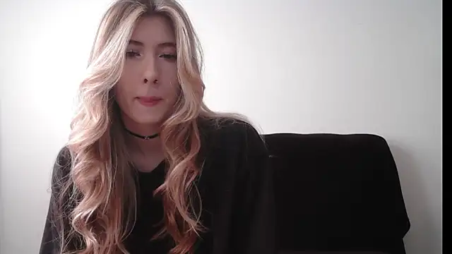 ErikaShyy online show from 10-30-25, 10:16