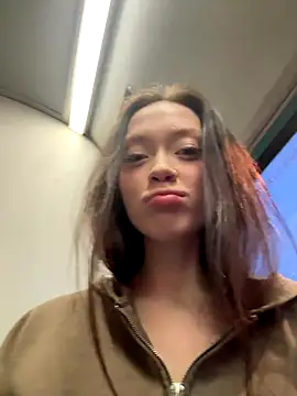 Snapshot of Sophie_Avory chatting on 10-19-25, 03:12 Sophie Avory online show from 10-19-25, 03:12