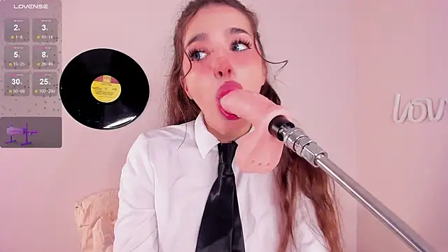 Snapshot of LosAlicee chatting on 10-22-25, 07:02 LosAlicee online show from 10-22-25, 07:02