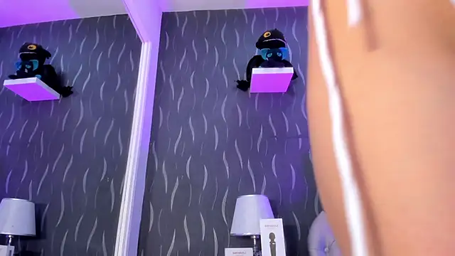 LiaFlowers online show from 01-31-25, 04:25