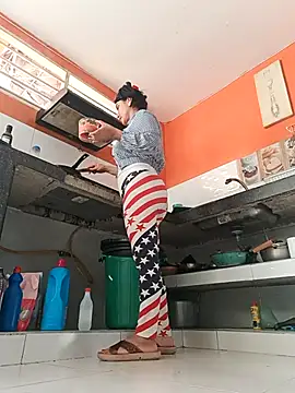 Snapshot of katysquirtdirty chatting on 02-04-26, 12:33 katysquirtdirty online show from 02-04-26, 12:33