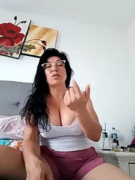 Snapshot of katysquirtdirty chatting on 02-17-26, 11:00 katysquirtdirty online show from 02-17-26, 11:00