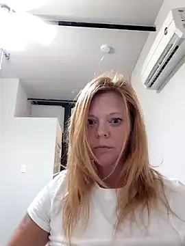 Snapshot of I_am_HER318 chatting on 10-06-25, 01:47 I am HER318 online show from 10-06-25, 01:47