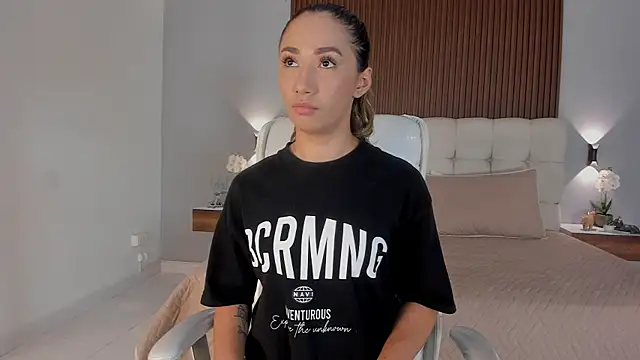 Snapshot of Emma23__ chatting on 01-09-26, 06:27 Emma23 online show from 01-09-26, 06:27