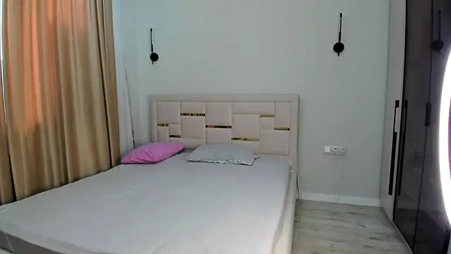 Lola Peach online show from 11-26-25, 07:09