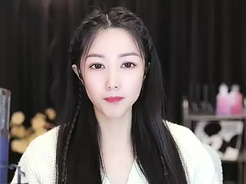 Snapshot of Nuyoah-77 chatting on 12-24-24, 03:05 Nuyoah-77 online show from 12-24-24, 03:05