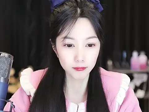 Snapshot of Nuyoah-77 chatting on 12-27-24, 03:59 Nuyoah-77 online show from 12-27-24, 03:59