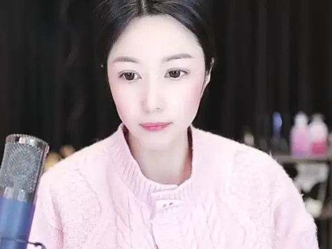 Snapshot of Nuyoah-77 chatting on 12-29-24, 09:09 Nuyoah-77 online show from 12-29-24, 09:09