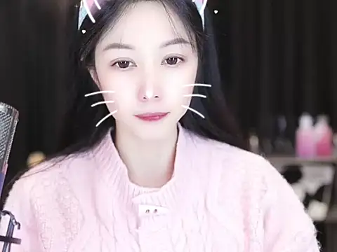 Snapshot of Nuyoah-77 chatting on 12-31-24, 04:14 Nuyoah-77 online show from 12-31-24, 04:14