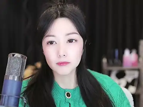 Snapshot of Nuyoah-77 chatting on 01-08-25, 04:00 Nuyoah-77 online show from 01-08-25, 04:00