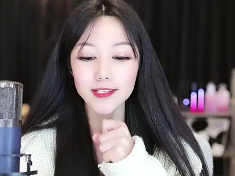 Snapshot of Nuyoah-77 chatting on 01-13-25, 05:02 Nuyoah-77 online show from 01-13-25, 05:02