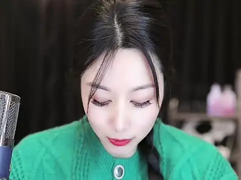 Snapshot of Nuyoah-77 chatting on 01-16-25, 04:07 Nuyoah-77 online show from 01-16-25, 04:07