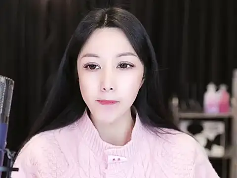 Snapshot of Nuyoah-77 chatting on 01-17-25, 04:04 Nuyoah-77 online show from 01-17-25, 04:04