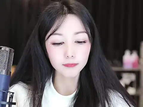 Snapshot of Nuyoah-77 chatting on 01-20-25, 06:53 Nuyoah-77 online show from 01-20-25, 06:53