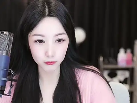 Snapshot of Nuyoah-77 chatting on 01-22-25, 07:03 Nuyoah-77 online show from 01-22-25, 07:03