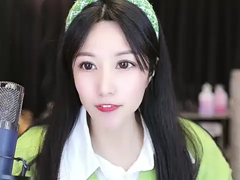 Snapshot of Nuyoah-77 chatting on 01-24-25, 07:07 Nuyoah-77 online show from 01-24-25, 07:07