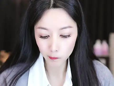 Snapshot of Nuyoah-77 chatting on 01-25-25, 04:03 Nuyoah-77 online show from 01-25-25, 04:03