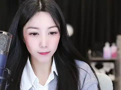 Snapshot of Nuyoah-77 chatting on 02-01-25, 04:11 Nuyoah-77 online show from 02-01-25, 04:11