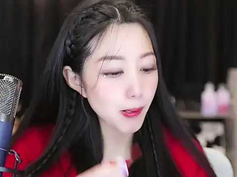 Snapshot of Nuyoah-77 chatting on 02-02-25, 01:52 Nuyoah-77 online show from 02-02-25, 01:52