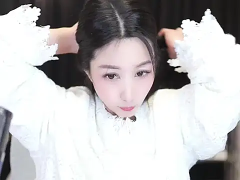 Snapshot of Nuyoah-77 chatting on 02-04-25, 03:57 Nuyoah-77 online show from 02-04-25, 03:57