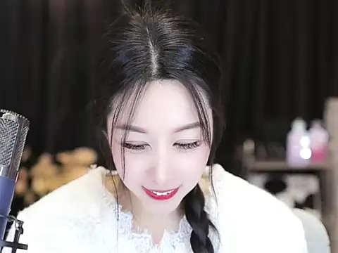 Snapshot of Nuyoah-77 chatting on 02-04-25, 07:00 Nuyoah-77 online show from 02-04-25, 07:00