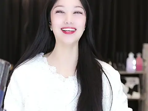 Snapshot of Nuyoah-77 chatting on 02-06-25, 06:46 Nuyoah-77 online show from 02-06-25, 06:46